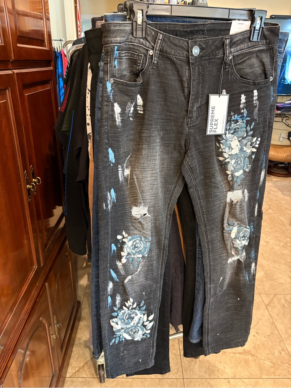 Men’s 32 x 30 Supreme Black Distressed Jeans with Blue Floral Print